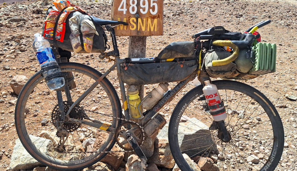 Long-distance bikepacking setup Bombtrack Audax loaded for touring