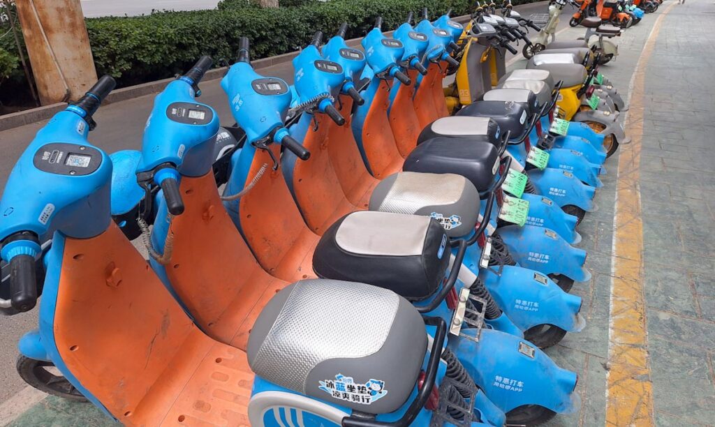 Lined up hello bike rental bikes in china