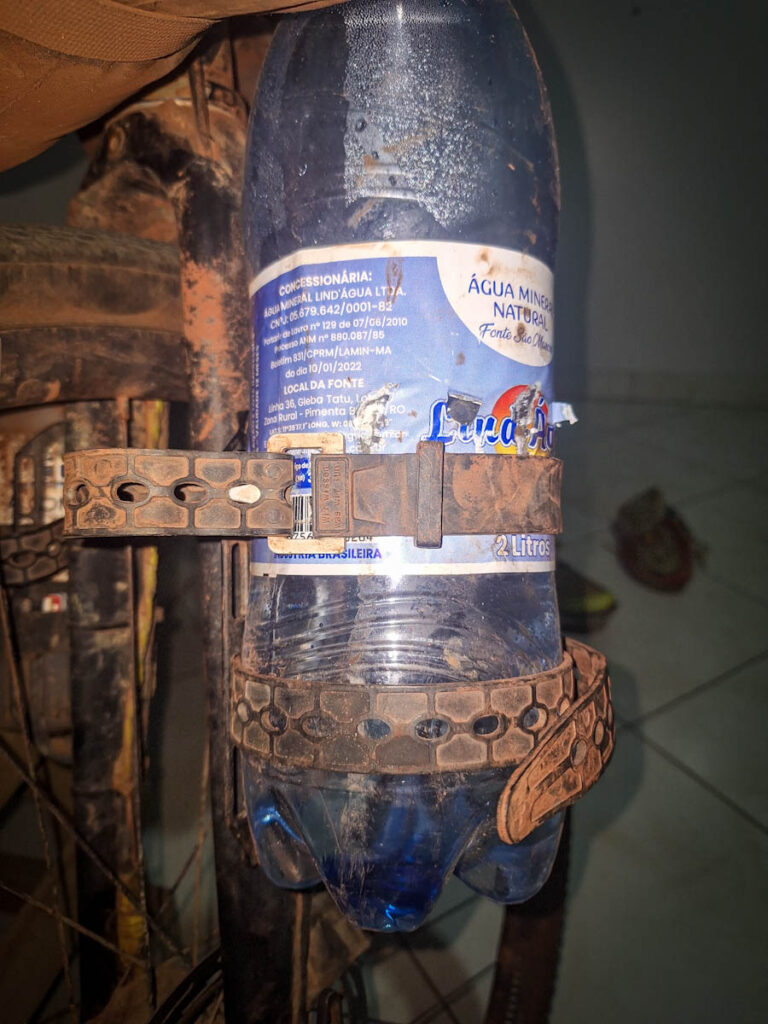 Large water bottle held in place on a fork cargo cage with two Fixplus straps